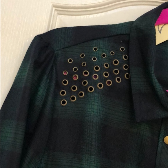 Button down long tab sleeve plaid tunic shirt. - Picture 5 of 5